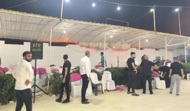 Düğün salonunun çatısı alev aldı, davetliler halaya devam etti