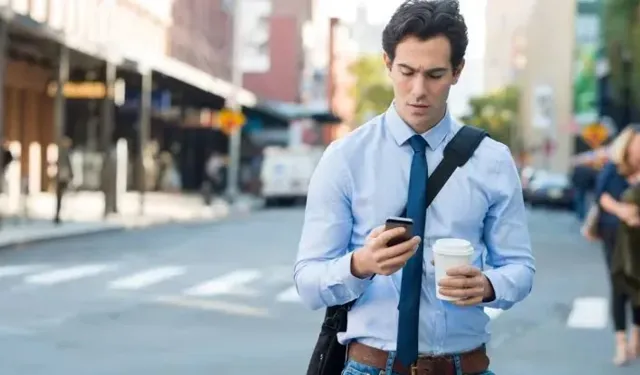 Yolda Telefon Kullananlara Ceza Geliyor! İtalya'dan Dikkat Çeken Karar