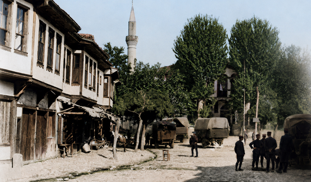 İnegöl’ün İşgal Günlerinden 1921 Tarihli Belge | Yunan 11. Tümeni Eski Hükümet Önünde | Maziden Bir Kare