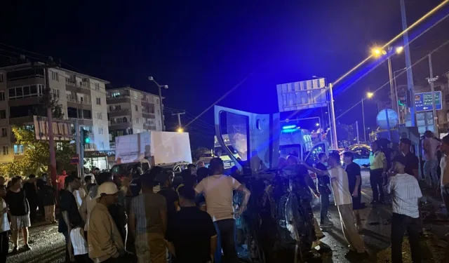 Orhangazi’de gece yarısı zincirleme kaza: 1’i ağır 5 yaralı
