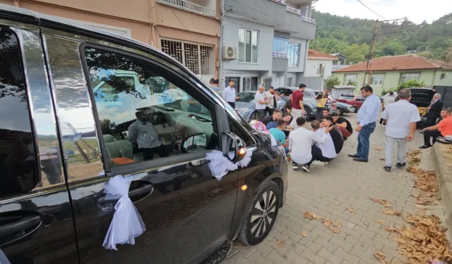 Bursa’da asırlık düğün geleneği: Gelin arabası 200 metreyi 4 saatte geçti