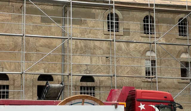 Bursa’da 192 yıllık tarihi binada yürekleri ağza getiren kaza