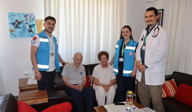 Evde sağlık hizmetleri gönüllere dokunuyor