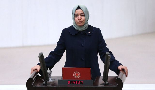 Fatma Betül Sayan İstifa Etti