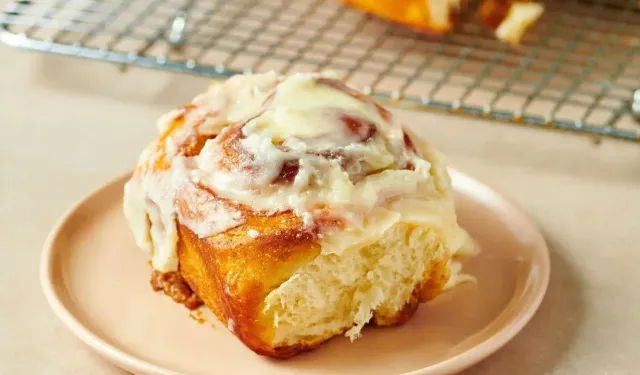 Kafedekileri Aratmıyor! Evde Yumuşacık Tarçınlı Rulo Cinnamon Roll Tarifi