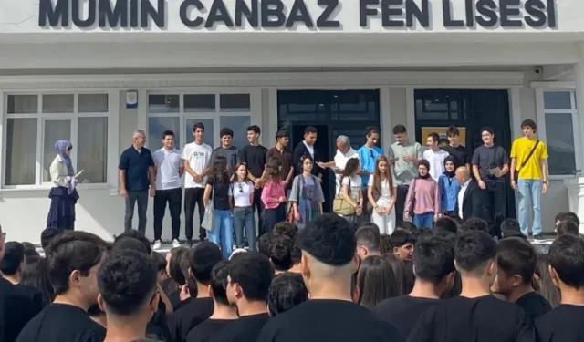 Mümin Canbaz Fen Lisesi’nde başarılı öğrencilere tablet ve telefon ödülü