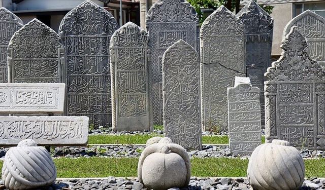 Rüyada Kabir Görmek Ne Anlama Gelir? Kabir ve Mezarlık Rüyası Tabirleri