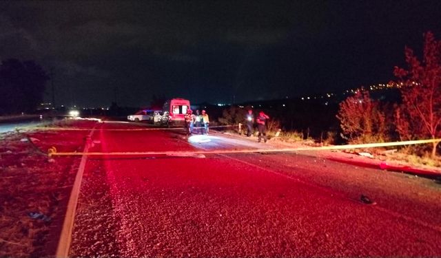 Yenişehir'de dehşet! Park halindeki araca çarpıp kaçan alkollü kamyon 2 kişinin ölümüne neden oldu