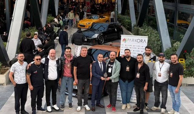 Bursa'da Modifiye Tutkunları Buluştu Modifiye Araçlar Dikkat Çekti..