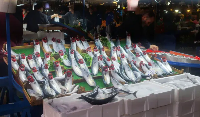 İnegöl Perşembe Pazarındaki Fiyatlarla Balık Yemeye Doyacaksınız! Palamut 125 TL'den Başlıyor...