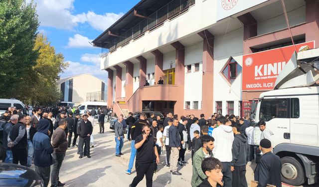 Kafkasspor - Muşspor maçına yoğun ilgi: Çok sayıda taraftar dışarıda kaldı