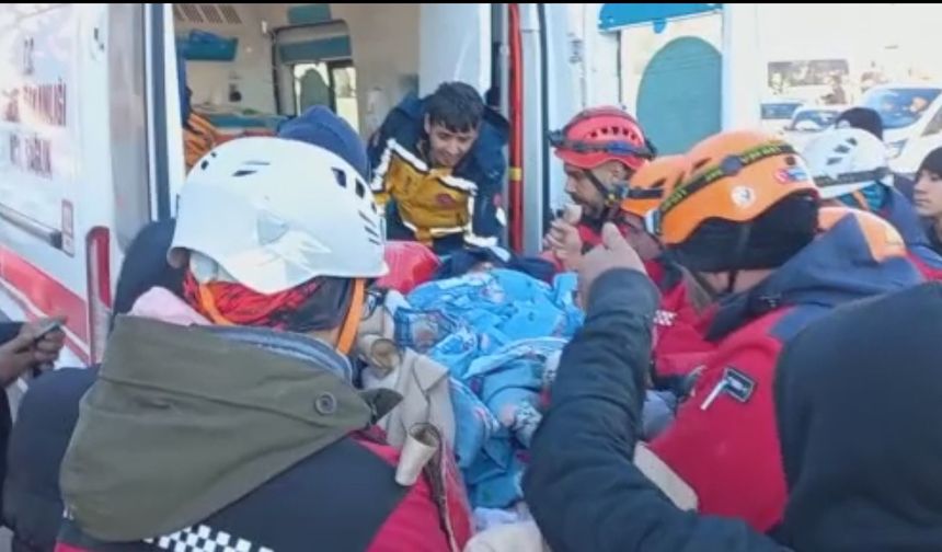 İNDAK Kahramanmaraş'ta 6 kişiyi enkazdan kurtardı