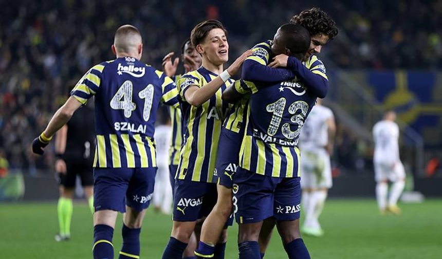 "Milyonların gözü önünde Fenerbahçe’yi doğruyorsunuz!"