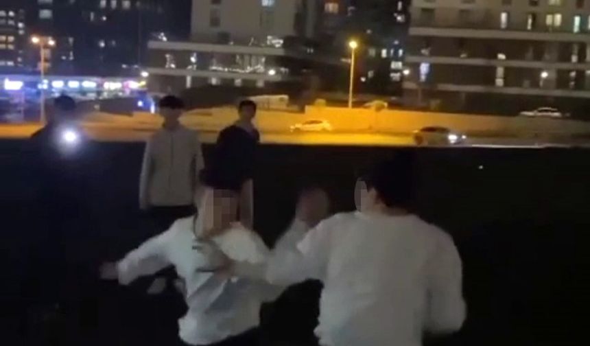 Arkadaşlarını kavga ettirip eğlendiler