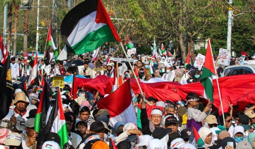 Cakarta'da Filistin'e Güçlü Destek: Binler ABD Büyükelçiliği Önünde Toplandı