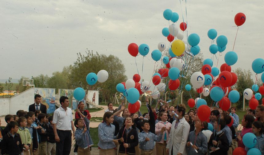 İnegöl’de öğrenciler uçan balonla peygamberimize mektup gönderdiler