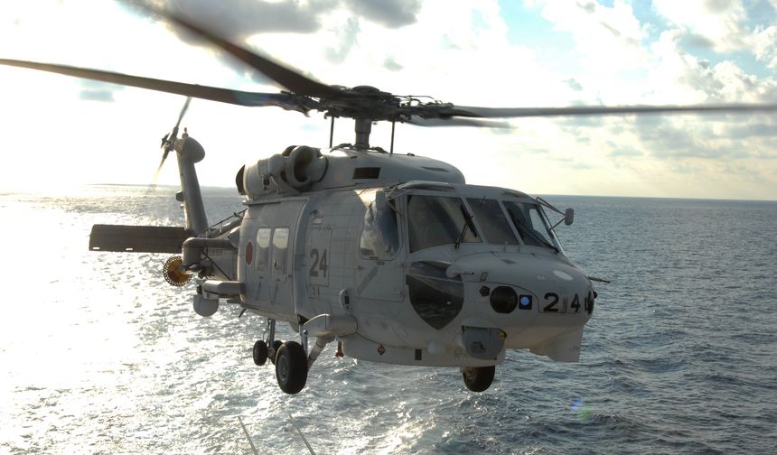 Japonya'da askeri helikopter faciası: 1 ölü, 7 kayıp