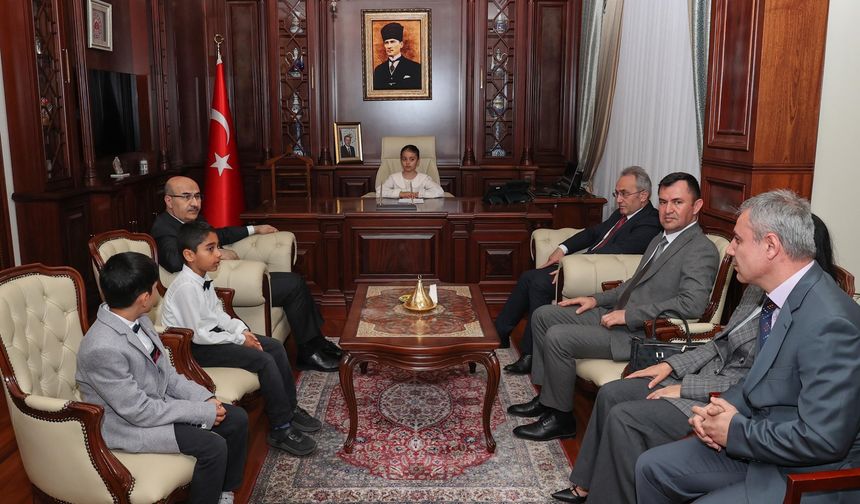 İşte Bursa'nın yeni valisi! Buğlem Çevik makam koltuğuna oturdu