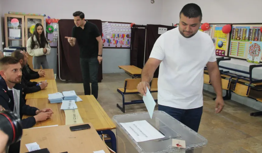 Pınarbaşı'nda mühürsüz oylar nedeniyle iptal edilen Belediye Seçimi için yeniden sandığa gittiler
