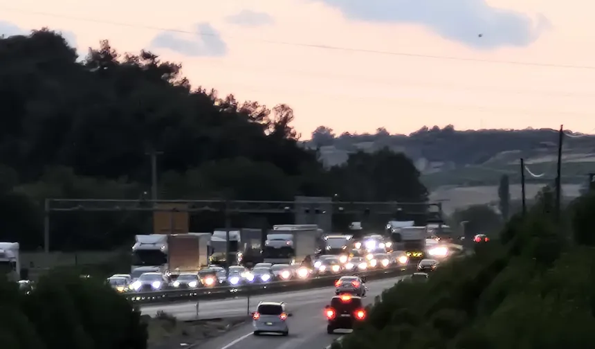 İnegöl'de Trafik Durma Noktasına Geldi: Sürücüler Çileden Çıktı!