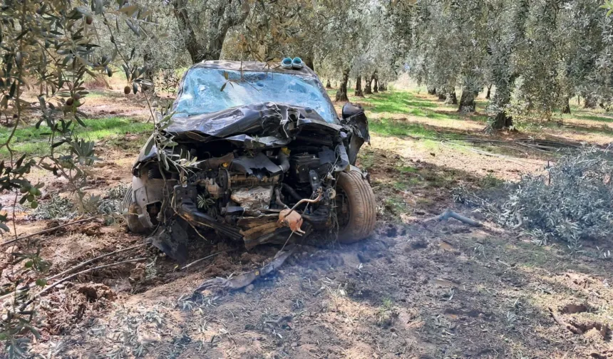 Bursa'da hurdaya dönen araçtan sağ çıktı