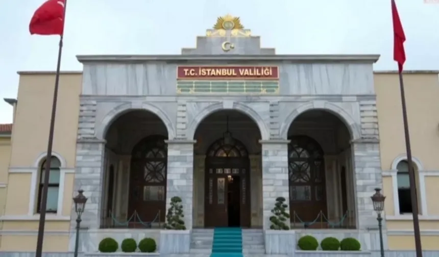 İstanbul Valiliği açıkladı: Ayvansaray’da çöken binalarda 3 kişi kurtarıldı