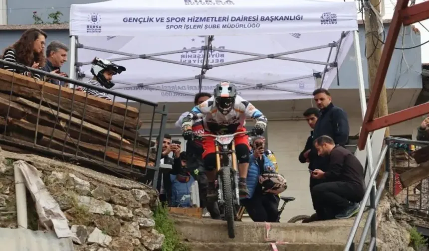 Bursa'da Türkiye’nin İlk Urban Downhill Yarışı Nefes Kesti