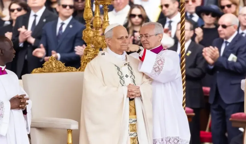 Papa 14'üncü Leo Binlerce Kişinin Katıldığı Törenle Birlikte Resmen Göreve Başladı