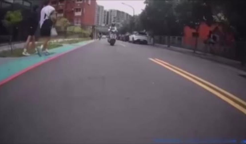 Kırmızı ışıkta geçen araç dehşet saçtı: 3 ölü, 13 yaralı!