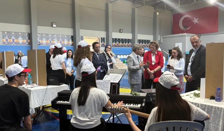 Turhan Tayan Anadolu Lisesi’nde 4006 TÜBİTAK Bilim Fuarı Yoğun İlgi Gördü