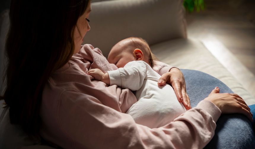 Cünüp İken Bebek Emzirilebilir mi? Diyanet’ten Net Açıklama