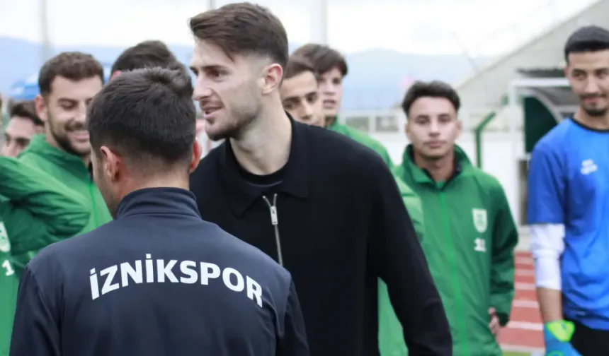 Milli Futbolcu İsmail Yüksek’ten İznikspor’a Sürpriz Ziyaret