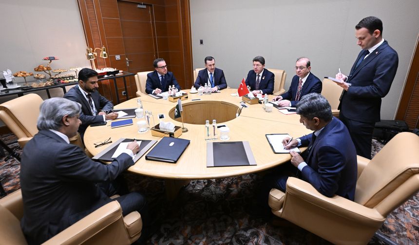 Adalet Bakanı Yılmaz Tunç, Pakistan Adalet Bakanı ile Görüştü