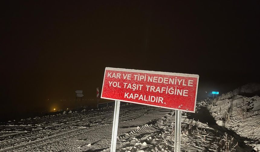 Ardahan-Ardanuç Karayolu ağır kış şartları nedeniyle trafiğe kapatıldı