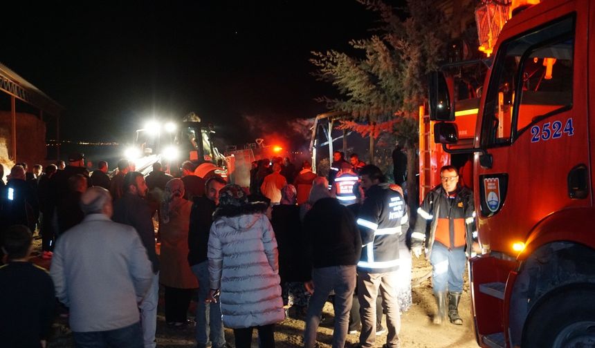 Kalorifer kazanı patladı, yangın çıkan ev kullanılamaz hale geldi