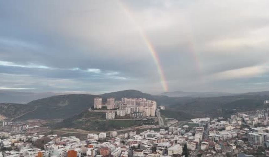 Bursa semalarında yağışsız havada gökkuşağı görüldü