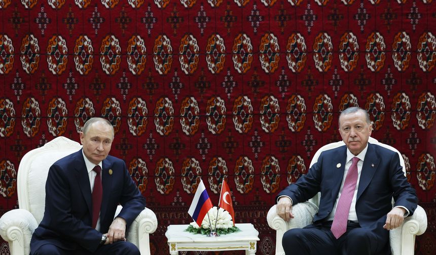 Erdoğan, Aşkabat’ta Putin ile bir araya geldi