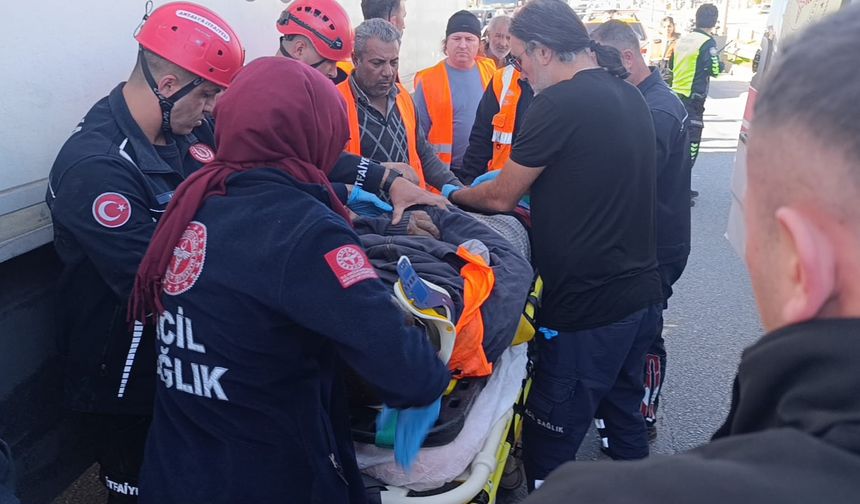 Tırın altında kalan karayolları işçisi hayatını kaybetti