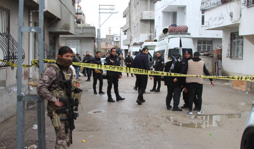 Adana’da taşlı, sopalı, silahlı kavga! 1 ölü, 5 yaralı