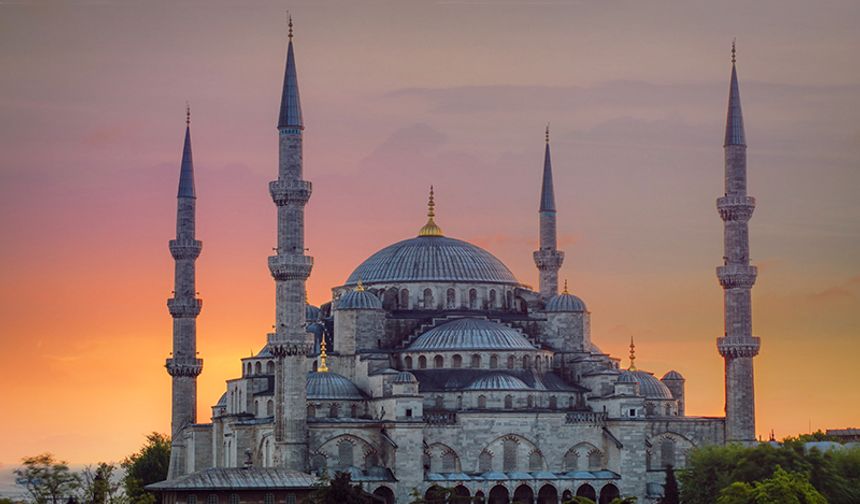 Akşam ezanı saat kaçta okunuyor? Bursa, İstanbul, Ankara, İzmir ve diğer illerin akşam ezanı saati 15 Ocak 2026 Perşembe