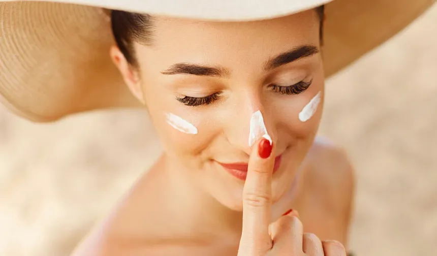 Aldığınız Kremlerin Etiketinde Bu İçerikler Yazıyorsa Dikkat! Cildiniz Fark Etmeden Zarar Görüyor Olabilir mi?