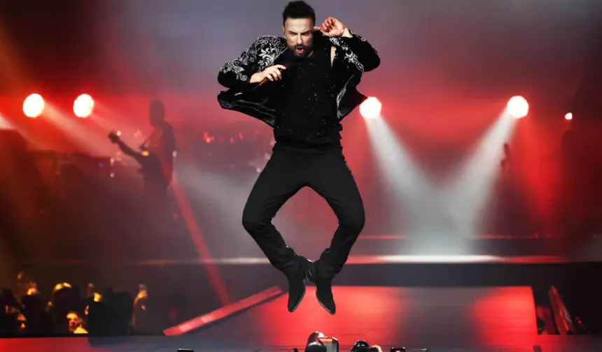 Tarkan Konserinde Yıldızlar Geçidi: Sahne Sürprizlerle Doldu