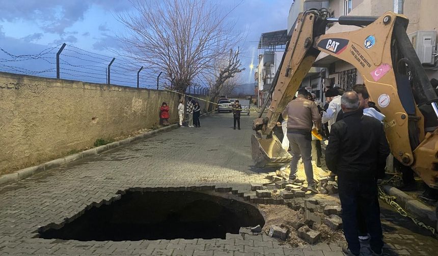 Yağmurun çökerttiği yolda insan kemikleri bulundu