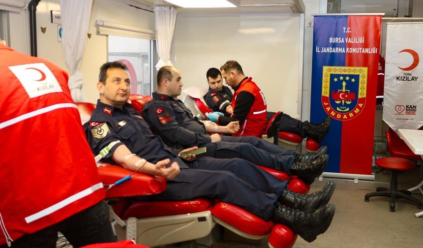 Bursa Jandarması'ndan Kızılay'a anlamlı katkı