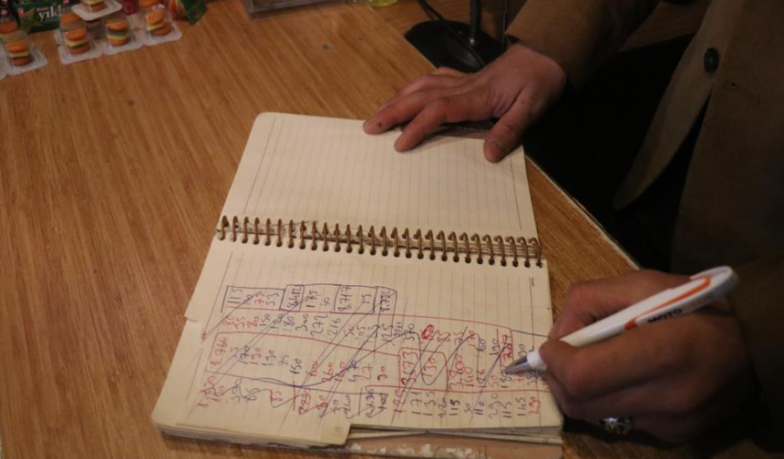 Ramazan öncesinde mahallenin bakkal borcunu kapattı