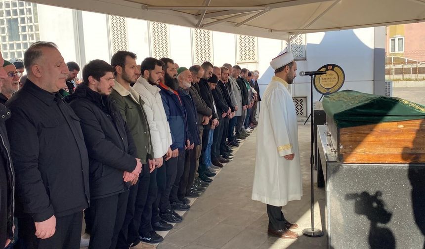 Pendiksporlu Mesut Özdemir’in babası Ahmet Özdemir son yolculuğuna uğurlandı