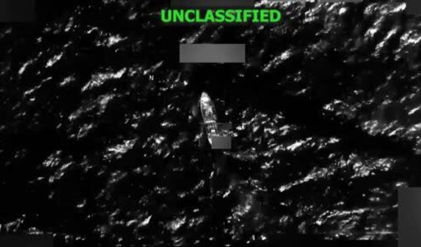 ABD ordusu Karayipler'de uyuşturucu taşıdığı öne sürülen tekneyi vurdu