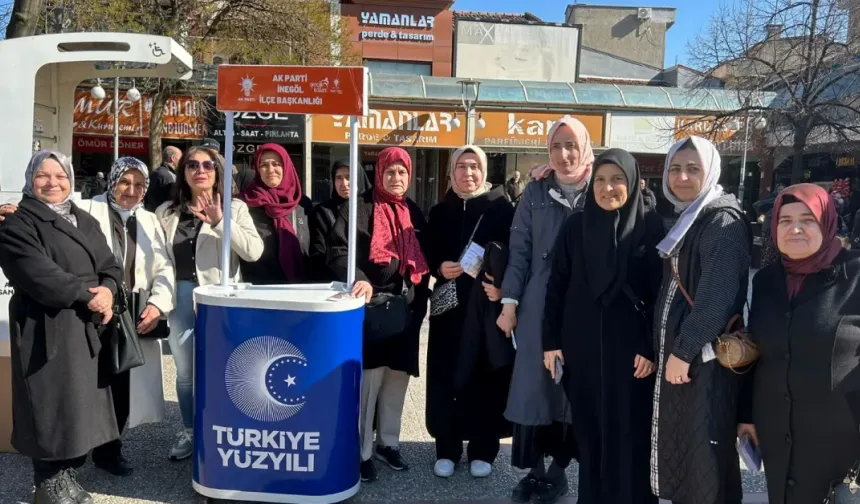 AK Parti İnegöl Kadın Kolları 8 Mart'ta kadınların yanında oldu