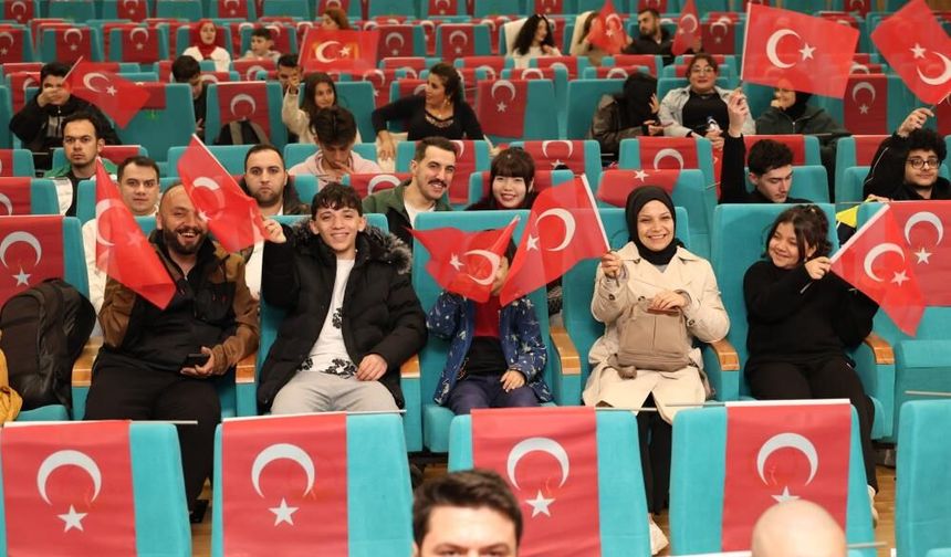 Bursa'da Milli maç heyecanı dev ekranda yaşandı!