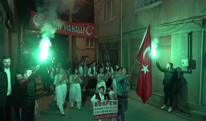 Bursa'da Rumeli usulü sahur: Meşale ve çalgılarla sokaklardalar